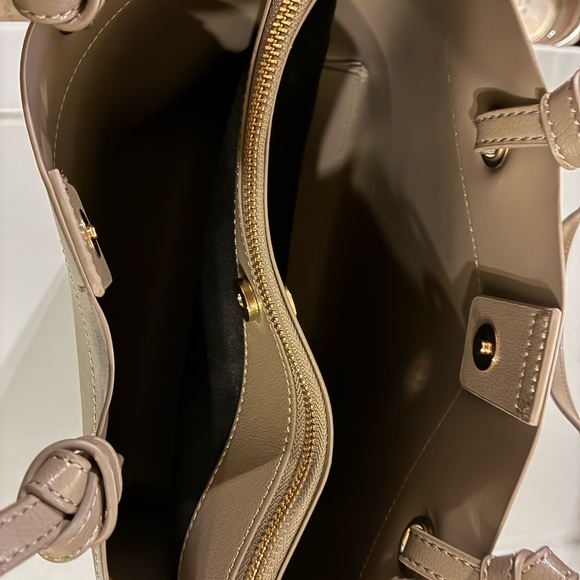 Urban Expressions Tan Shoulder Bag - Picture 5 of 6